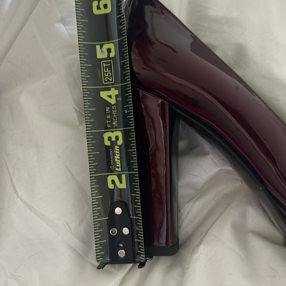 NWOT Gorgeous Stuart Weitzman Heels - Picture 5 of 5